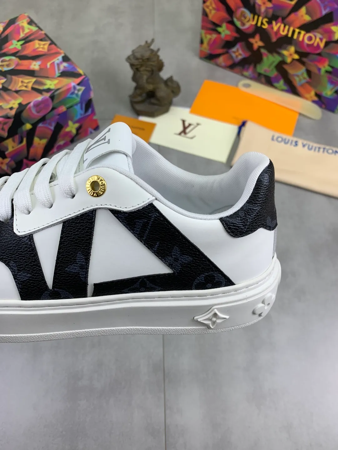 Men's men's shoes P520💰【New style】🆘High quality cowhide【Louis Vuitton】LV official website's latest model🎁casual and fashionable men's shoes👟hot style💥simple and elegant style, exclusive for trendy men. Unique official website's latest brand elements👑original decoration, fashionable and generous, the fabric is made of original denim➕comfortable and breathable mesh lining➕cow leather feet ✅The official website specifies wear-resistant casual outsole, the classic model is taken in real life🎬Color: 4️⃣colors available😍Number of codes: 38-44 Full set of packaging